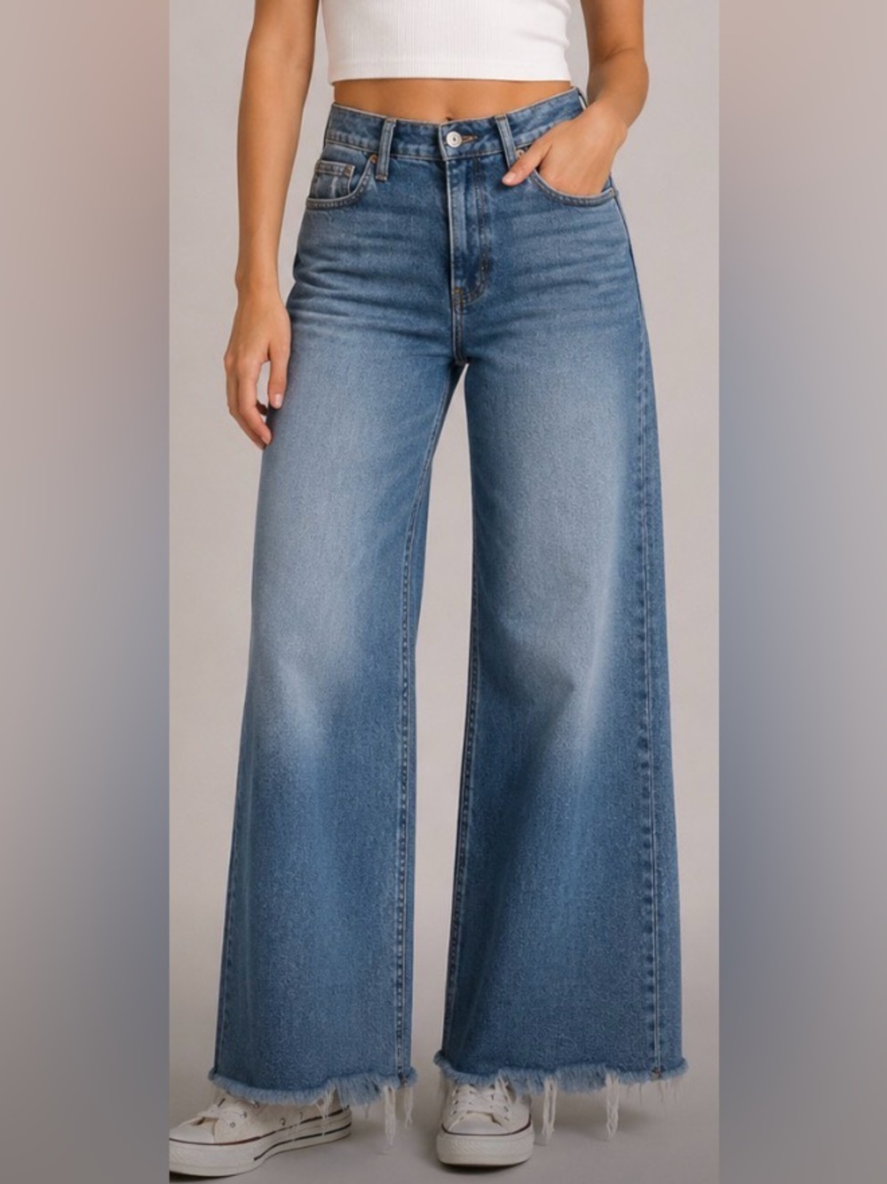 BCBGeneration Women’s High Rise Wide Leg Raw  Hem Jeans Size 29